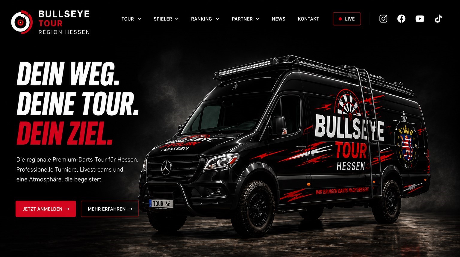 Bullseye Tour Hero mit schwarzem Sprinter 4x4, Dachträger und Leiter